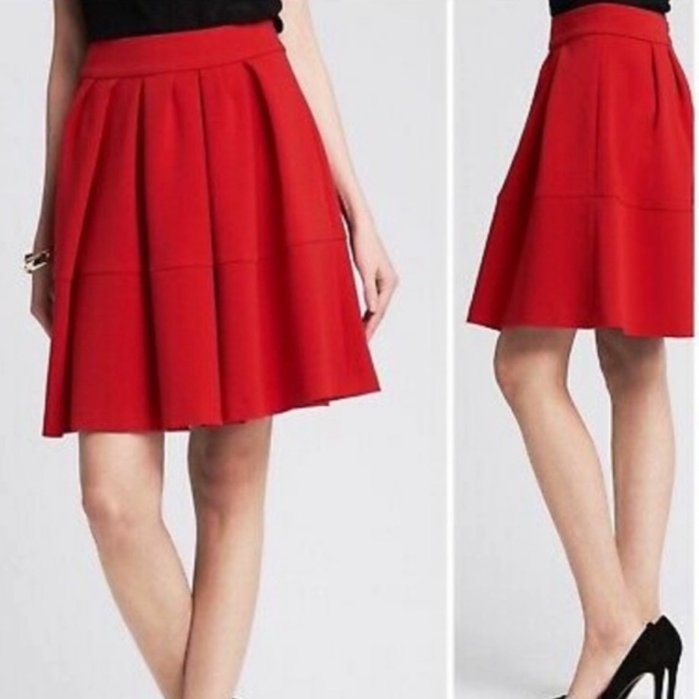 Banana Republic Red Full Skirt with Pockets. Size 10